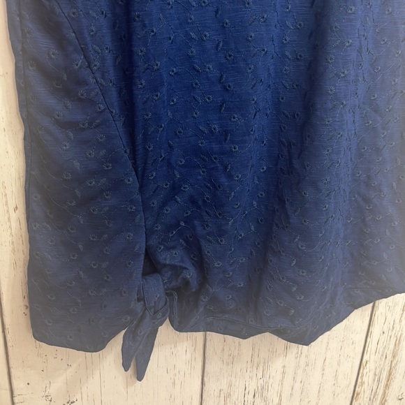 NWT St. John’s Bay Navy Embroidered Floral Eyelet Short-sleeve Knot Top - Picture 3 of 11